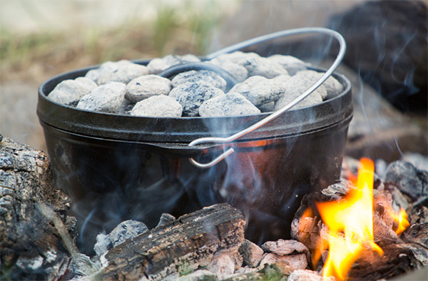 Dutch oven coals on lid